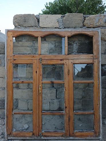 bolt blok: Taxta çərçivəli şüşəli pəncərə-balkon qapısı dəsti - Material: təbii — 2