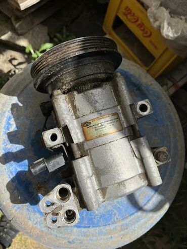 Kompressorlar: Hyundai Accent markalı avtomobil kondisioner kompressoru. Təmirə