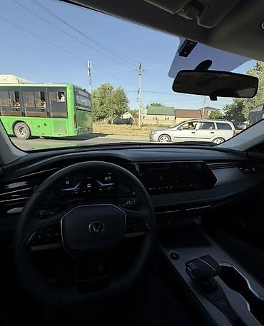 машина кытай: Changan X7 Plus: 2025 г., 1.5 л, Робот, Бензин — 8