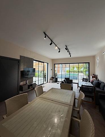 дом с бассейном: 180 м², 4 комнаты — 7