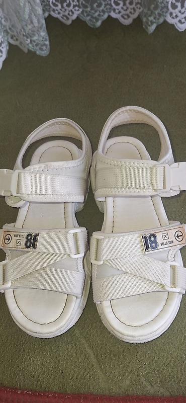 yeni il usaq geyimleri: Razmer:34,36 Uşaq üçün iki cüt ağ sandal 1) Ağ dəri üslublu sandal - — 3
