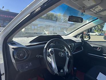 toyota prius: Toyota Prius C: 2016 г., 1.5 л, Автомат, Гибрид, Хэтчбэк — 3