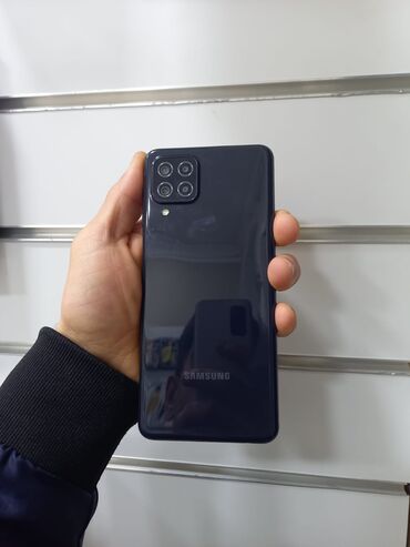 Digər mobil telefonlar: Satılır: 3 ədəd smartfon (şəkillərdə) 1) Apple iPhone (qara rəng) - — 10