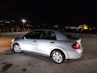 Nissan Tiida: 1.5 l | 2012 il Sedan