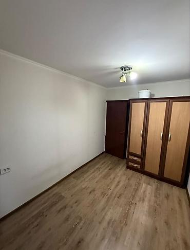 квартира микрорайоны: 2 комнаты, 43 м², 8 мкр 104 серия, 3 этаж, Косметический ремонт — 5