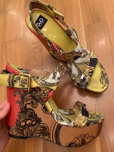 Dolce & Gabbana, Ölçü: 38, rəng - Sarı, İşlənmiş