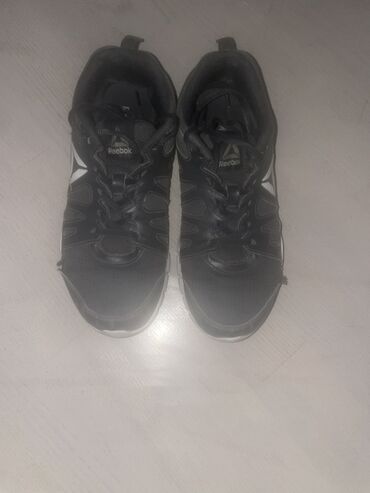 Krasofkalar və idman ayaqqabıları: Almaniyadan alınıb orginaldır Reebok tərəfindən idman fəaliyyətləri