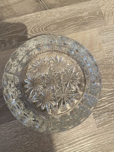 Masaüstü dəstlər: Kəsimli şüşədən ibarət masaüstü dəst. - 2 ədəd şüşə qab: dərin — 7