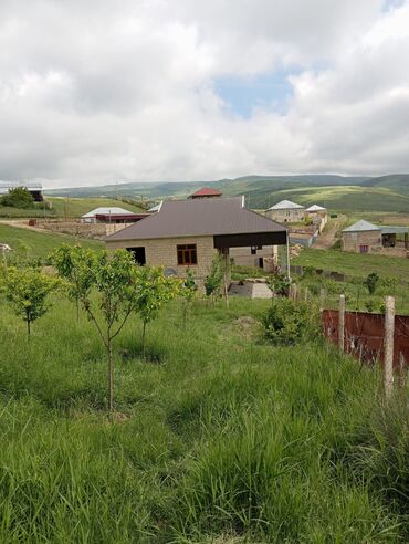 Həyət evləri və villaların satışı: 4 otaqlı, 8 kv. m, Orta təmir — 27