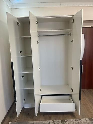 Шкафы: Трёхстворчатый платяной шкаф - Компоновка: левая секция с — 1