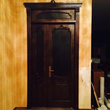 входные железные двери: Klassik üslubda ağac qapılar dəsti. 8 ədəd. Ölçüləri 2.2-2.5