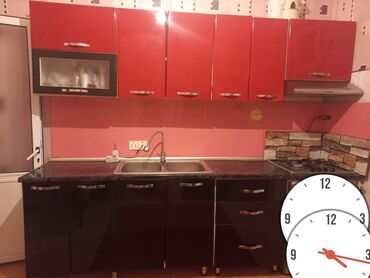 купить компьютерный стол бу: Mətbəx mebeli dəsti - Üst şkaflar: parlaq qırmızı fasadlar, 6 bölmə