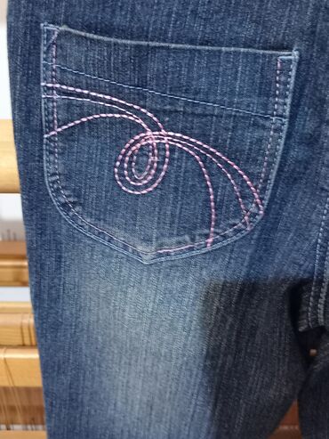 Farmerke: Farmerke za devojčicu od 6-7god, podesiv pojas, nogavice blago — 6