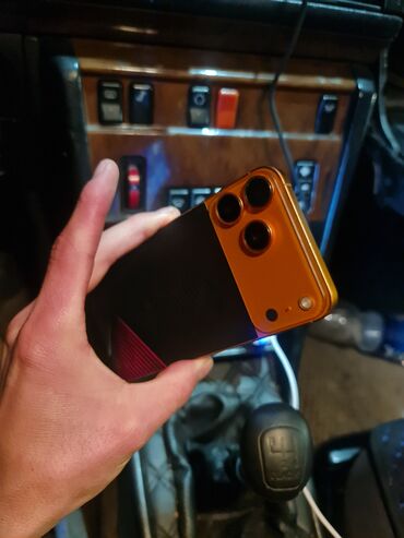 Apple iPhone: IPhone 17 Pro Max, Б/у, 256 ГБ, Оранжевый, Кабель, 70 % — 1