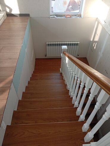 Деревянные лестницы: Деревянная лестница Для дома, Вид дерева: Грецский орех, Форма лестницы: Прямая, Стиль: Классический — 4