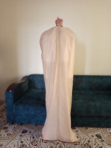 свадебные платья с шлейфом: Свадебное платье с фатой и чехлом - Цвет: классический белый -