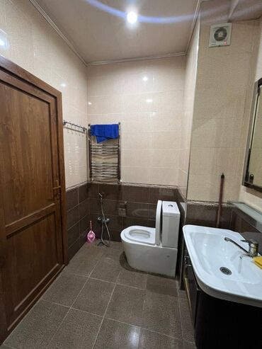 Uzunmüddətli kirayə mənzillər: Nizami Rayonu Xalqlar Dostluğu Metrosu Şahmat Bina 2 otaq. Mərtəbə - — 10