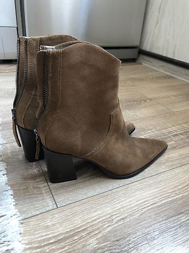 Босоножки, сандалии, шлепанцы: Bershka qadın sandaleti - Rəng: qara, laklı effekt - Model: nazik — 8