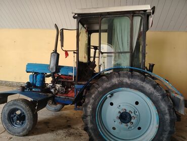 Traktorlar: Mavi rəngli kabinalı təkərli traktor - Güclü dizel mühərrik (şəkildə — 2