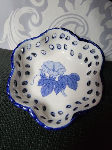 Ostalo posuđe: Porcelanska nova,vintaz,manja bombonijere. Cinija,bombonijera sa — 4