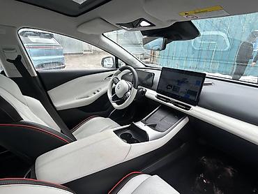 Zeekr: Zeekr : | 2023 г. Седан — 7