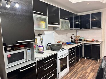 мебель в бишкеке фото цены: Кухонный гарнитур угловой, современный, в чёрно-белой гамме. -