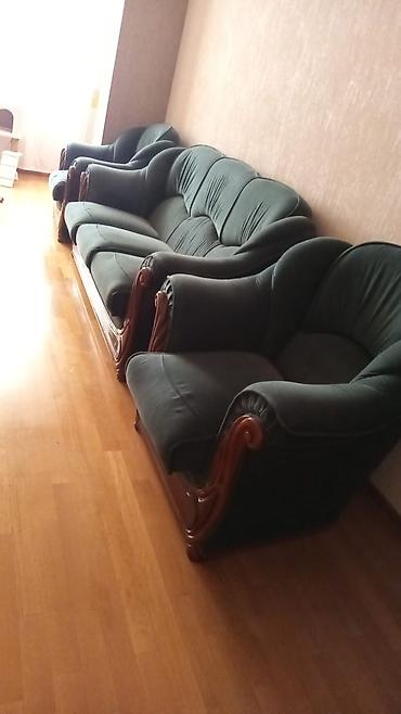 pufik divan: Divan və 2 ədəd kreslo Xarici bahalı mebeldir. Sadəcə üstü — 2