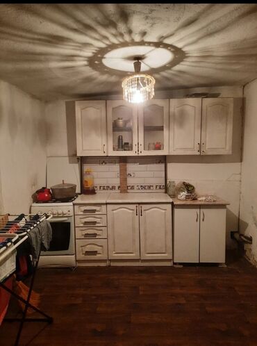тез кабар уйлор: Барак, 40 кв. м, 3 бөлмө, Менчик ээси, Косметикалык оңдоо