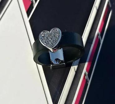 Prstenje: Ricarda M. silikonski prsten sa blistavim srcem. Signirano Ricarda M — 1