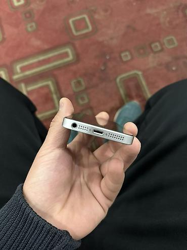 Apple iPhone: IPhone SE, Серебристый, 100 % — 9