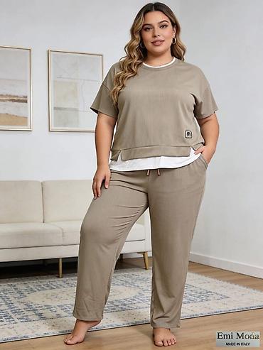 mini koferi: 03. Komplet trenerka za punije
XL XXL XXXL
3.100 dinara L — 2
