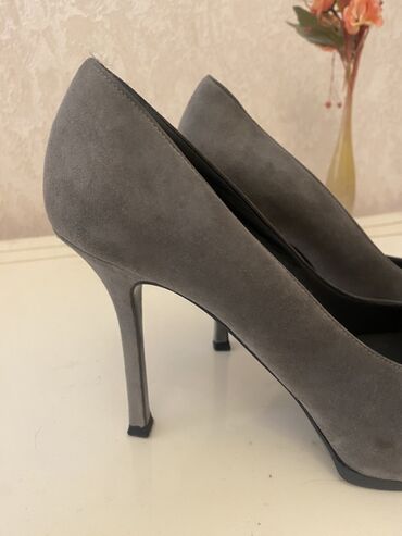 Tuflilər: Tuflilər, YSL, Ölçü: 37, rəng - Mavi, Yeni — 33