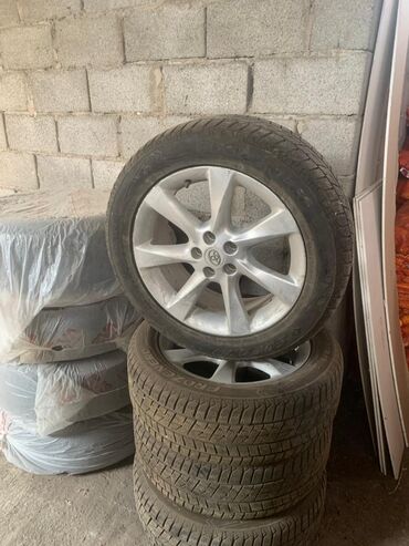 диски на тойота виндом: Дөңгөлөктөр монтажда 255 / 50 / R 19, Кыш, Колдонулган, Комплект, Жол тандабастар (АТ/МТ), Куйма, тешиктери - 5