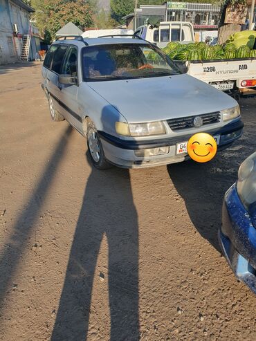 срочно продаю мазда: Volkswagen Passat: 1994 г., 2 л, Механика, Бензин, Универсал