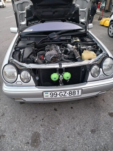 Mercedes-Benz: Mercedes-Benz E-Class: 2 l | 1998 il Sedan — 16