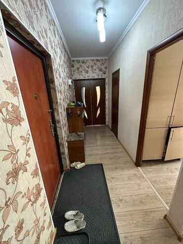 улан 2 сдаю квартиру: 2 комнаты, 68 м², 106 серия, 1 этаж, Косметический ремонт