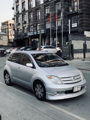 Toyota: Toyota ist: 2002 г., 1.3 л, Автомат, Бензин, Хэтчбэк