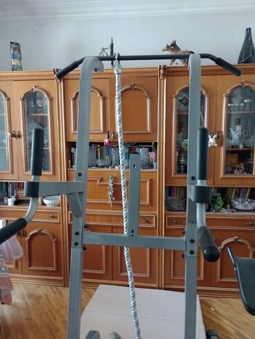 Nərdlər: "Body Solid" İsveç divarı Amerika brendi, Tayvan istehsalı. 1100 azn