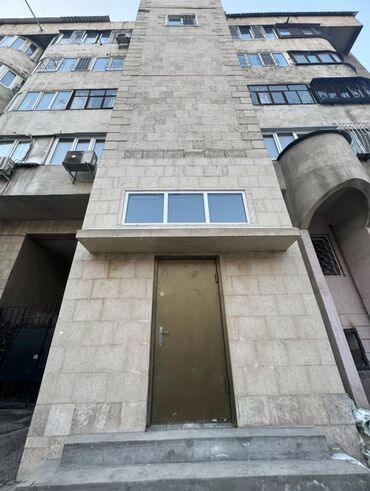 сдаётся место: Сдаю Офис, 100 м², В административном здании, 1 линия