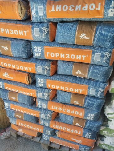 мешок полипропиленовый 50 кг: Мешки с сухой строительной смесью "Горизонт" весом 25 кг каждый. Мешки