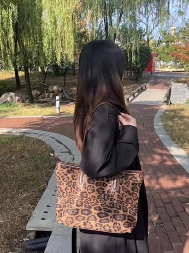 Классические сумки: Классическая сумка, Корея, Материал: Бархат, Застежка на молнии, Моющийся материал, Оригинал, Женские, Новый at lalafo.kg — 7 Классические сумки: Классическая сумка, Корея, Материал: Бархат, Застежка на молнии, Моющийся материал, Оригинал, Женские, Новый — 7