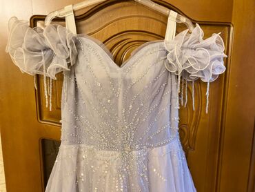 Toy paltarları: Toy nişan libası. M (38) ölçü. L razmerə də gedər (arxası iplə — 6