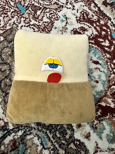 Игрушки: Мягкие игрушки для автоматов по 100 сом. Змея - 200 сом. Большая — 10