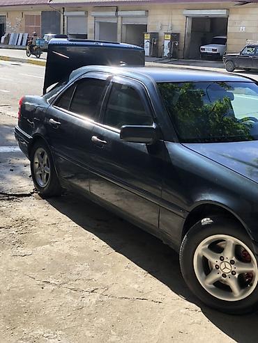 mercedes c203: Mercedes-Benz C 230: 2.3 l | 1995 il Sedan — 4