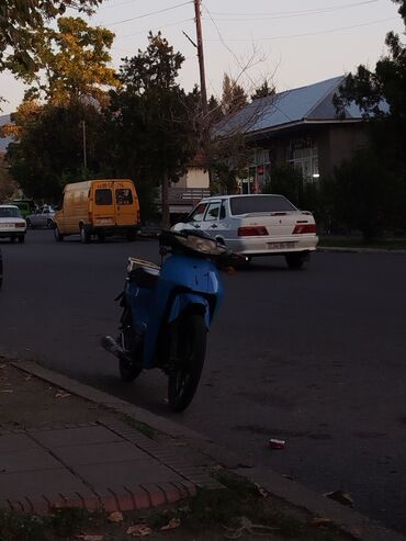 Mopedlər,skuterlər: Şəhər içi sürüşlər üçün praktik moped/skuter.tok sistemi yaramır