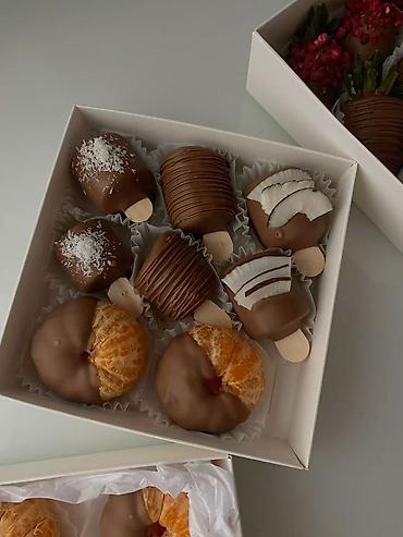 Кондитерские изделия, сладости: Клубника в шоколаде — наборы в подарочных коробках. - Свежая крупная — 11