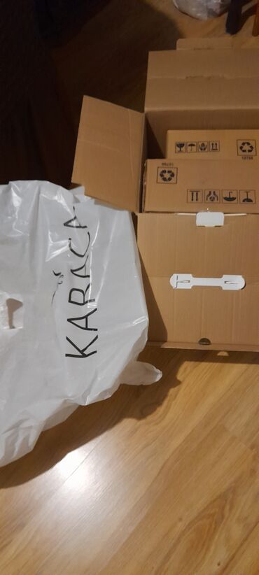 Tort və şiriniyyat qabları: Tort və şiriniyyat qabı, rəng - Sarı, Şüşə, Türkiyə — 10