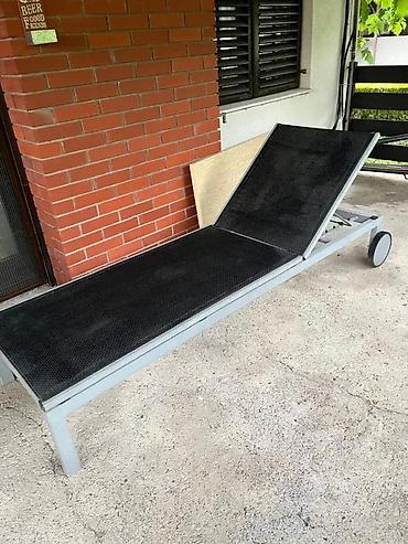 Ležaljke i ljuljaške: Baštenska ležaljka na točkiće - Konstrukcija od metala u svetlosivoj — 1