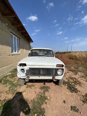 автомобил лексус: ВАЗ (ЛАДА) 4x4 Нива: 1997 г., 1.7 л, Механика, Бензин, Седан