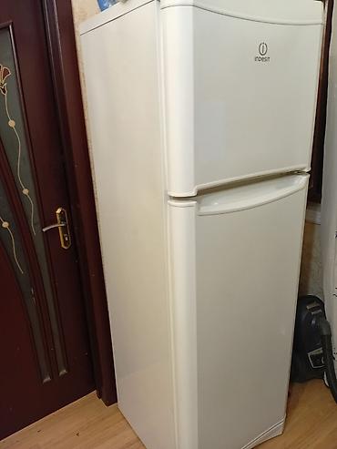 Indesit iki qapılı soyuducu - Rəng: ağ - Yuxarıda dondurucu bölməsi